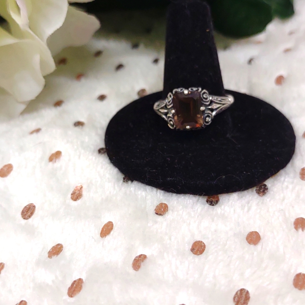 NWOT Beautiful Vintage sterling silver tested. smokey quartz ring